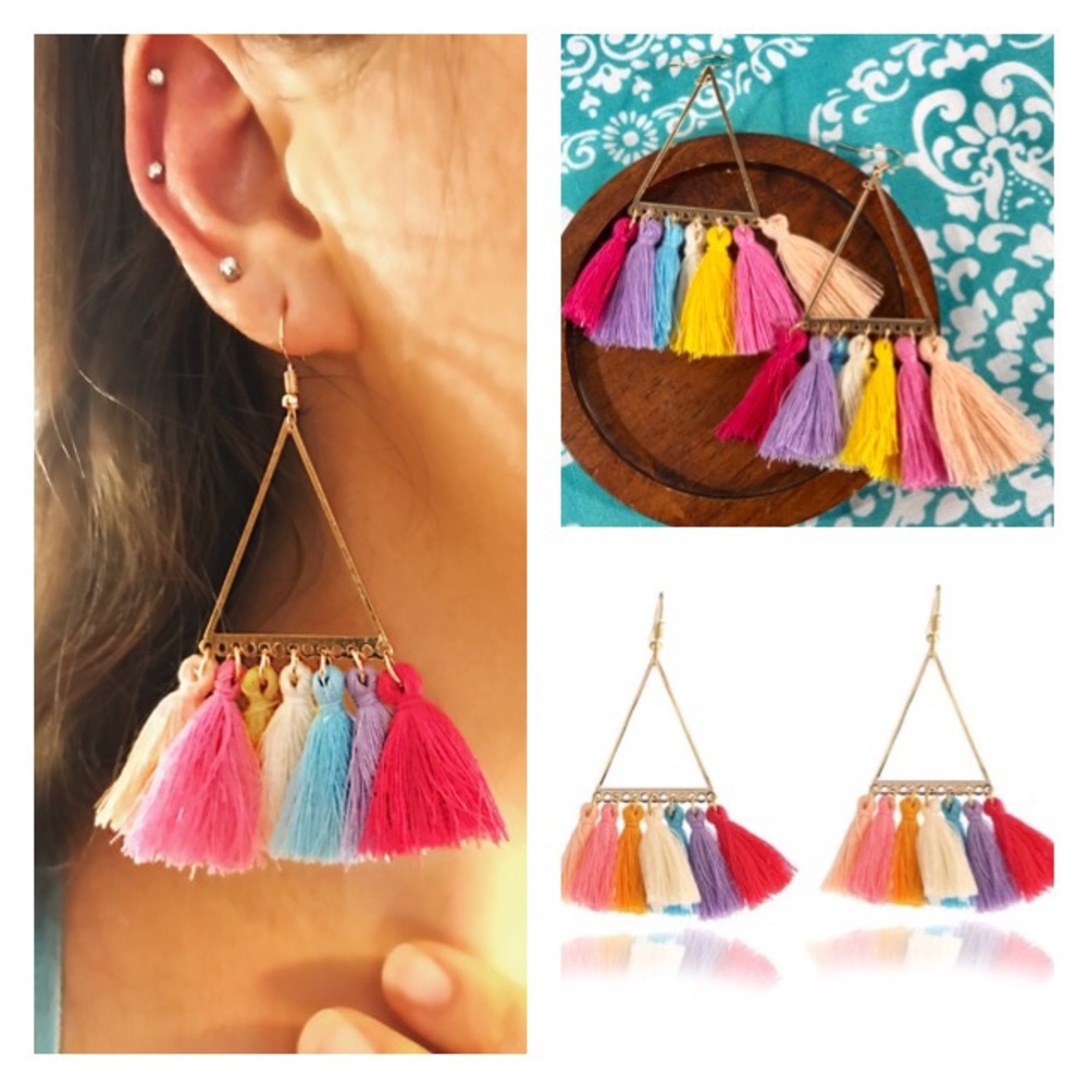 NEW!๐๐TASSEL TRIANGLE HOOP EARRING!๐๐GOLD TONE - Picture 2 of 16